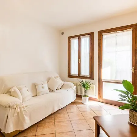 Holiday home Spacious - Private Garden Near The Sea/beach *