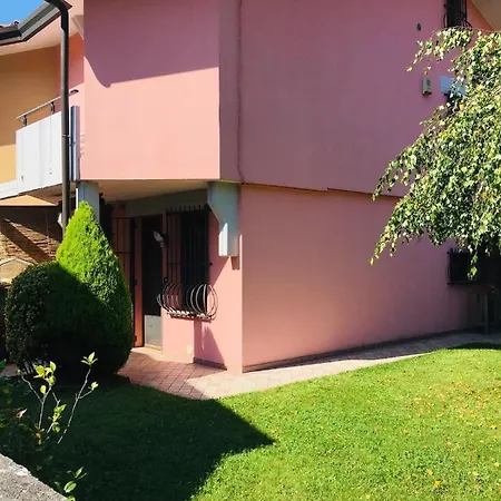 Spacious - Private Garden Near The Sea/beach