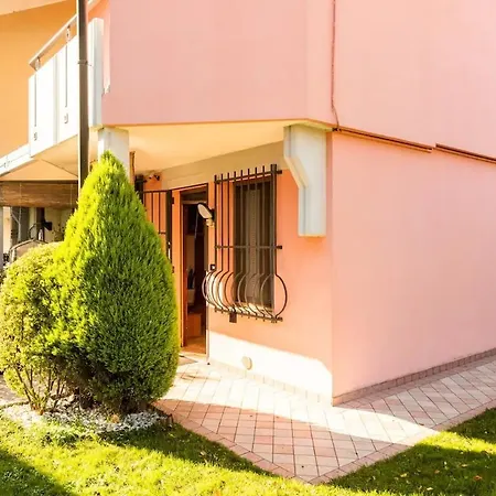Holiday home Spacious - Private Garden Near The Sea/beach *