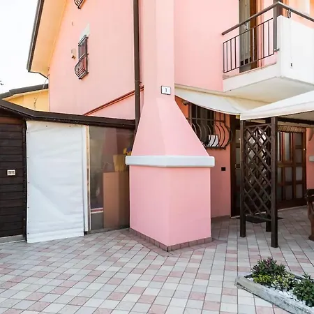 Spacious - Private Garden Near The Sea/beach Holiday home *